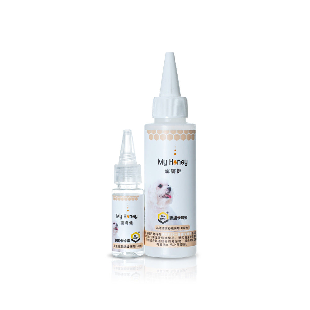 PetSelect毛寶優品麥盧卡蜂蜜耳道清潔舒緩滴劑瓶身特寫，搭配活潑犬貓示意圖，展現溫和護理後潔淨清爽的耳朵。