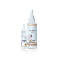 PetSelect毛寶優品麥盧卡蜂蜜耳道清潔舒緩滴劑瓶身特寫，搭配活潑犬貓示意圖，展現溫和護理後潔淨清爽的耳朵。